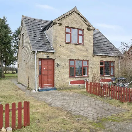 Spacious Near Lalandia בית נופש Rødby
